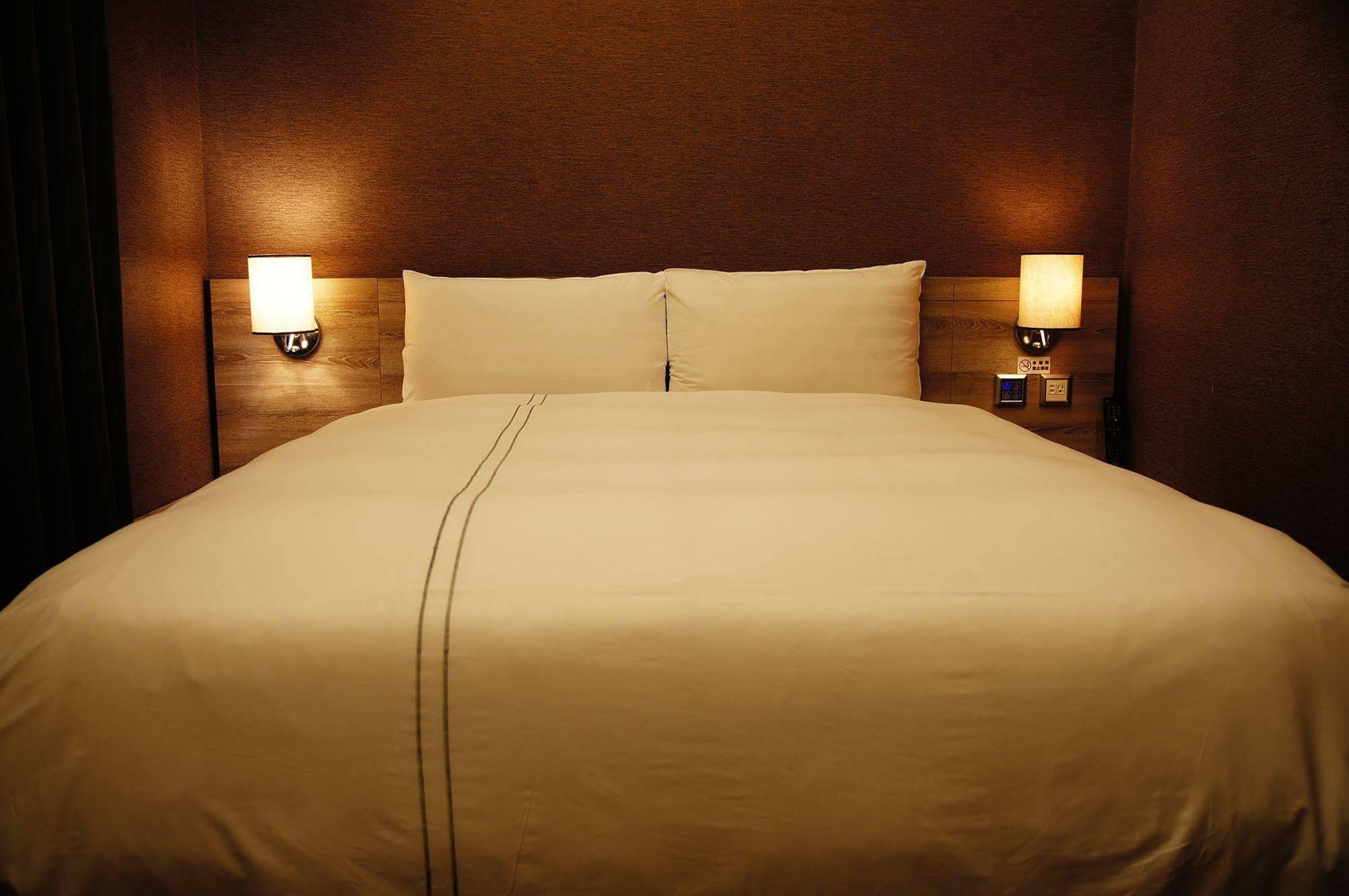 Talmud Business Hotel - Zhongshan Taichung Luaran gambar